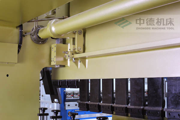 ZDPK-10032配有中德公司最新型扭軸同步裝置，強度高，能調節，專利技術