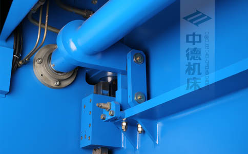 ZDPK-8025配有中德公司最新型扭軸同步裝置，強度高，能調(diào)節(jié)，專利技術(shù).jpg